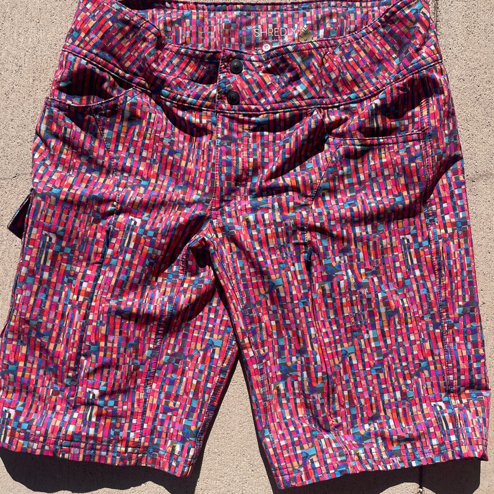 SHREDLY pink/red patterned MTB mountain biking short size 10